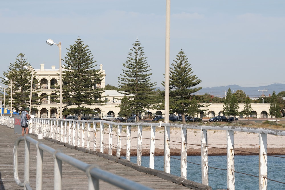 largs pier hotel motel