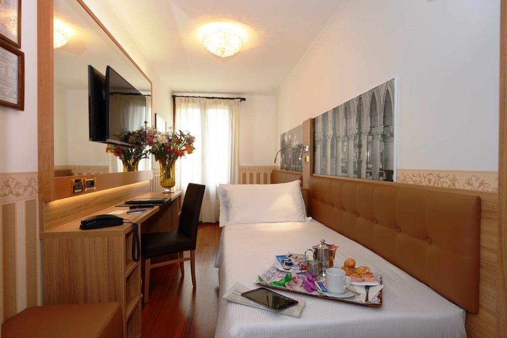 unahotels ala venezia adults only