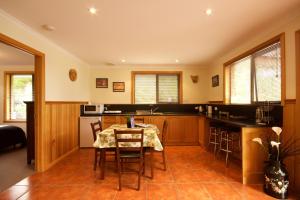 Abs By The Bay,Eaglehawk Neck>>Carlton,4 star
