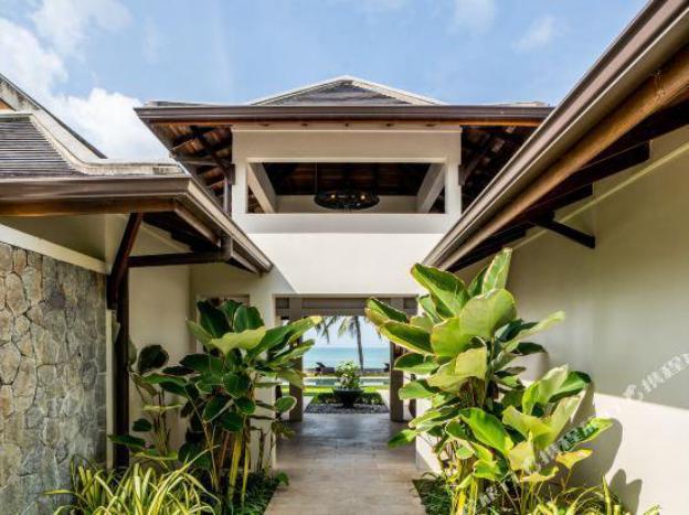 miskawaan beachfront villas