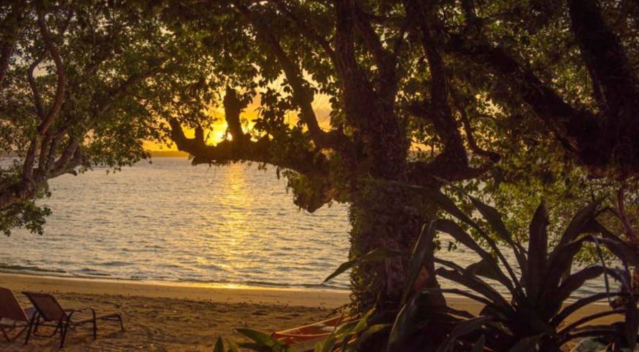 barrier beach resort