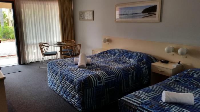 dolphins of mollymook motel