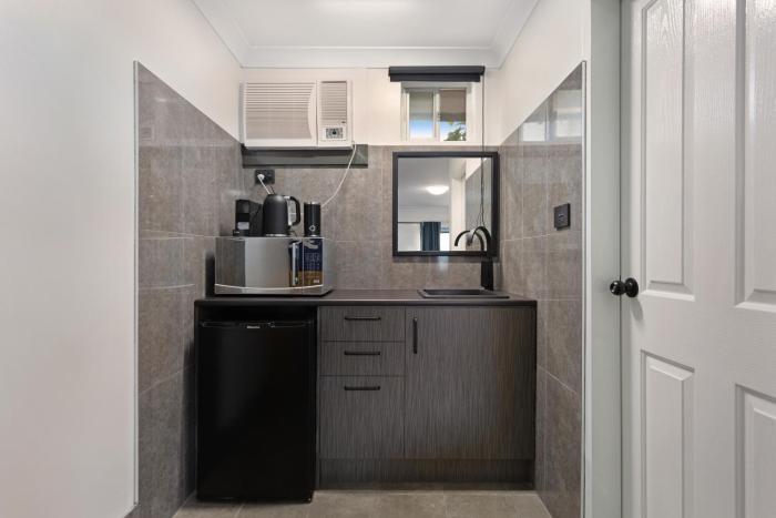 alabaster motor inn taree