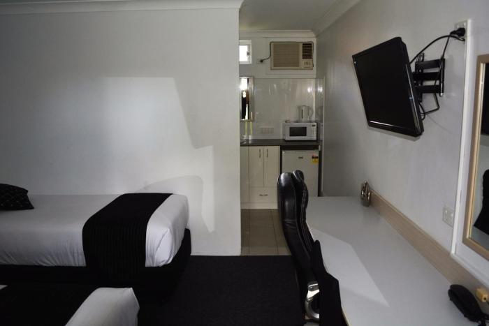 alabaster motor inn taree