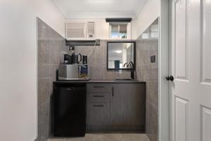 alabaster motor inn taree