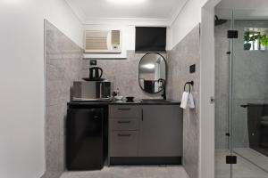 alabaster motor inn taree