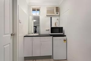 alabaster motor inn taree