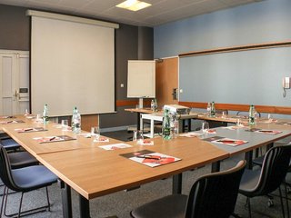 ibis nantes centre tour bretagne