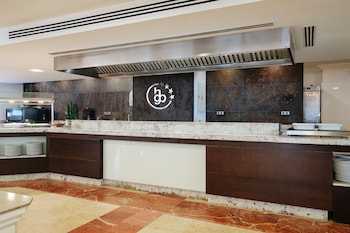 thb gran bahia hotel and apartments