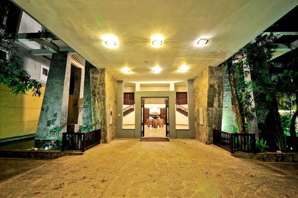 grand udawalawe safari resort