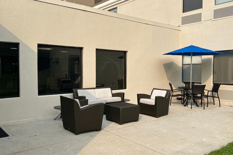 holiday inn express harrisburg ne