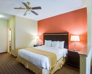 Quality Suites North,North Houston>>Downtown Houston,3 star