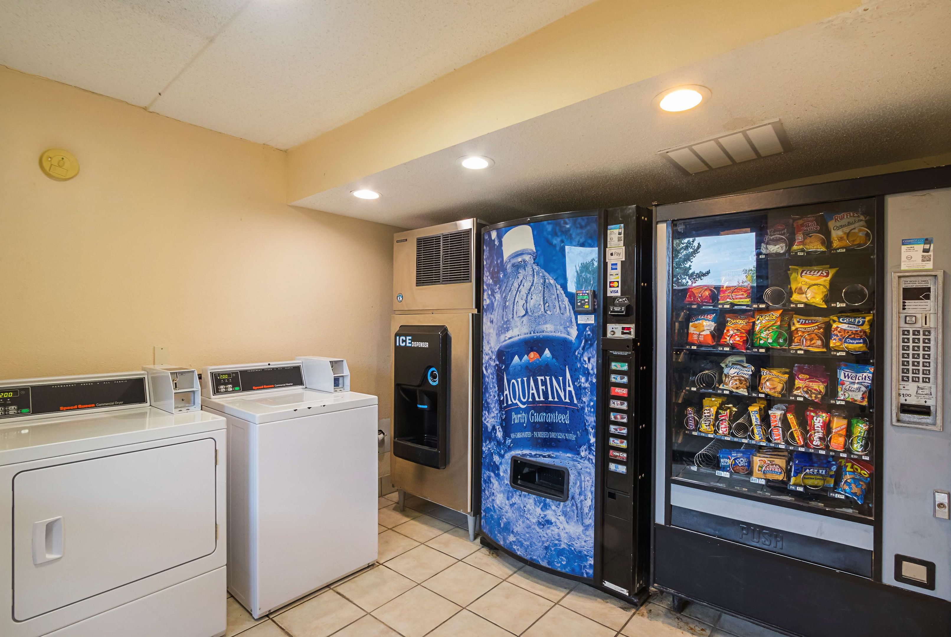 red roof inn indianapolis north college park