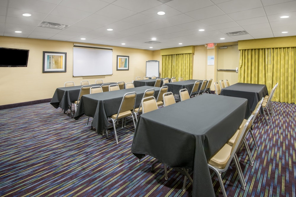holiday inn express and suites ashland by ihg