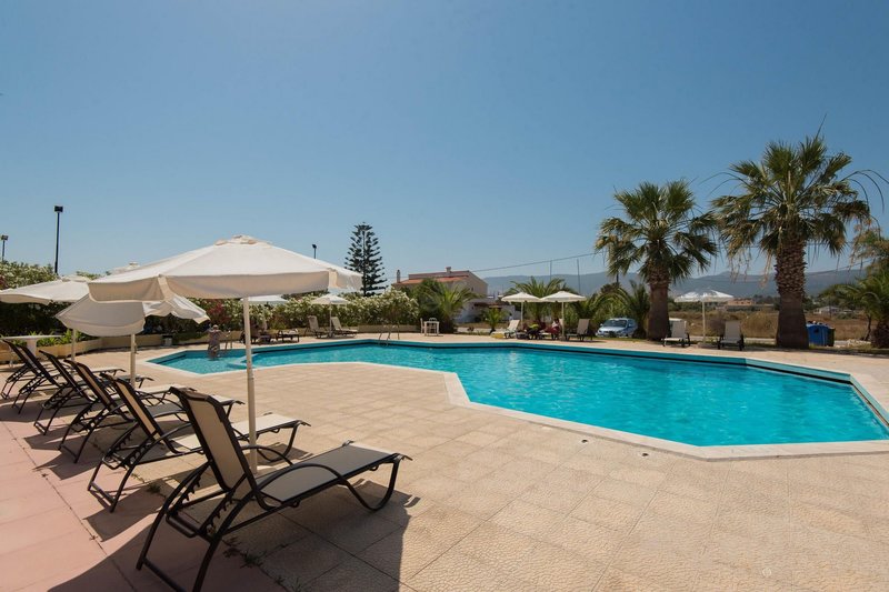 leonidas hotel and studios