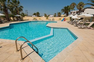 leonidas hotel and studios