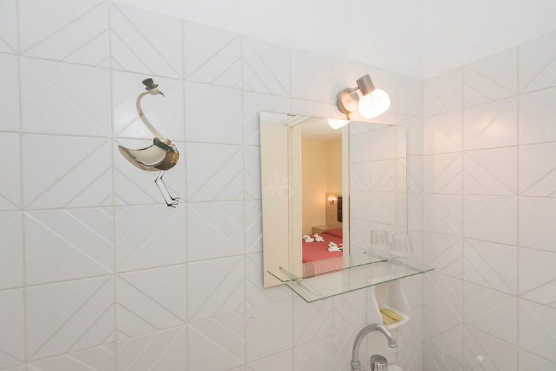 leonidas hotel and studios