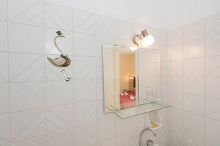 leonidas hotel and studios