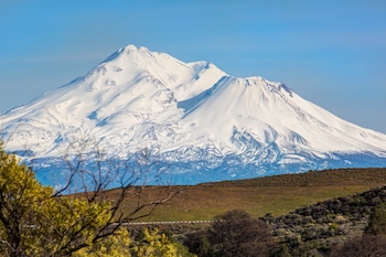 Holiday Inn Express Yreka-Shasta Area By Ihg,Yreka>>Dunsmuir,3 star
