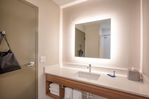 holiday inn express hotel and suites greenville by ihg