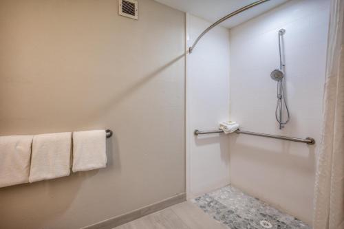holiday inn express hotel and suites greenville by ihg