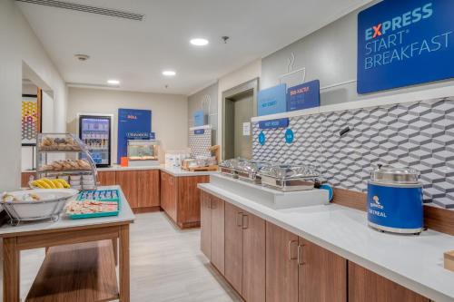 holiday inn express hotel and suites greenville by ihg