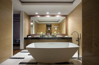 hariston hotel and suites