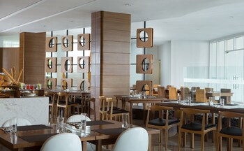 hariston hotel and suites