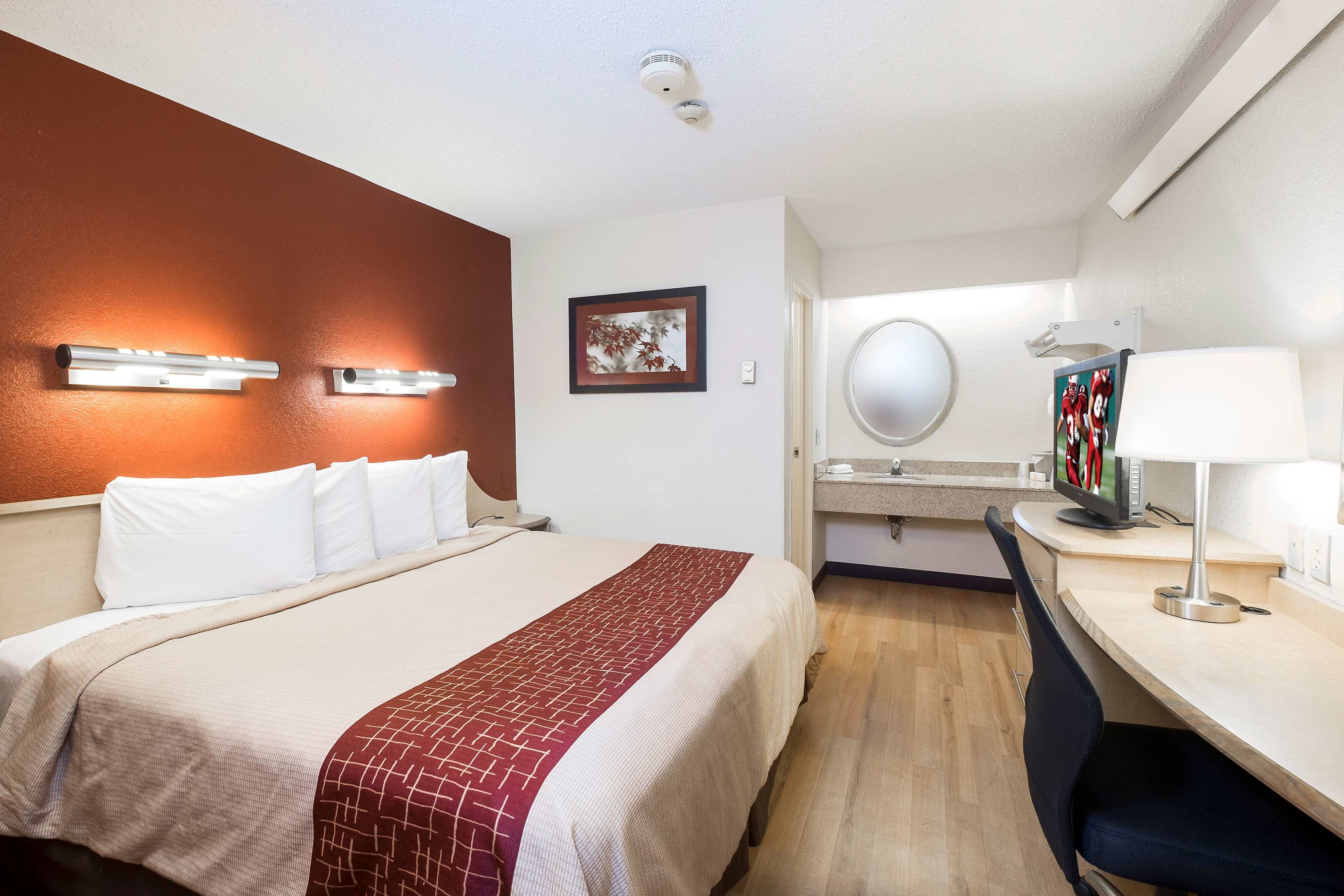 red roof inn detroit warren