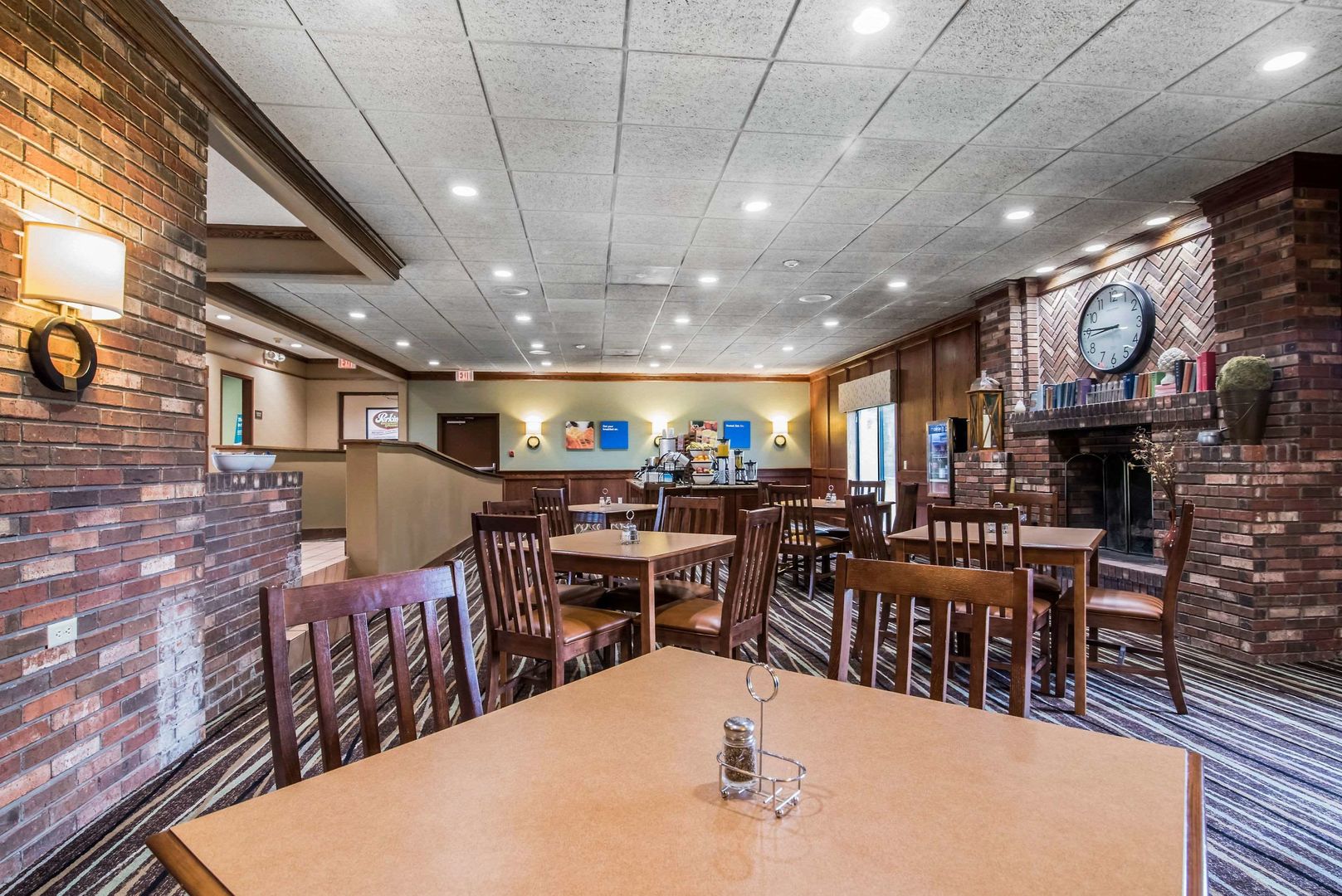 clarion inn and suites university area