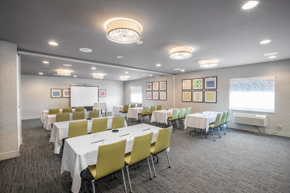 holiday inn express hotel and suites altoona des moines by ihg