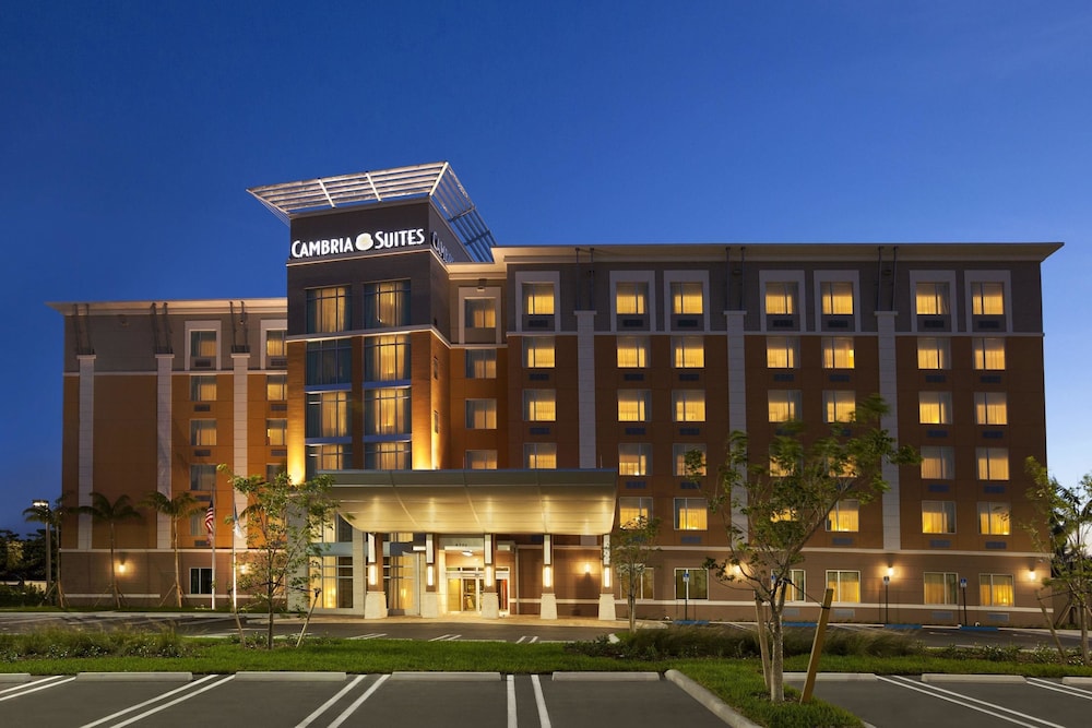 holiday inn express miami airport blue lagoon area by ihg