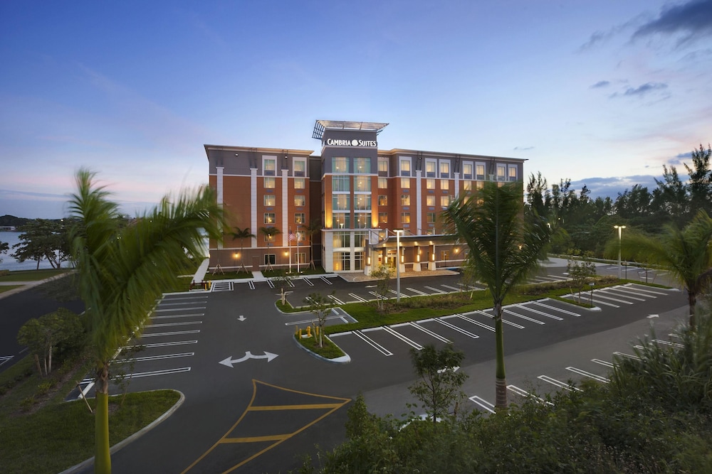 holiday inn express miami airport blue lagoon area by ihg