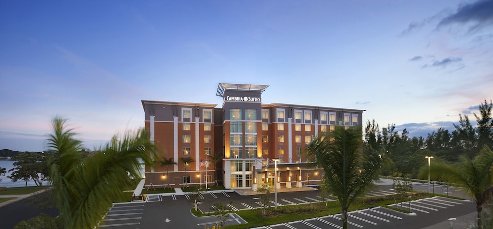 holiday inn express miami airport blue lagoon area by ihg