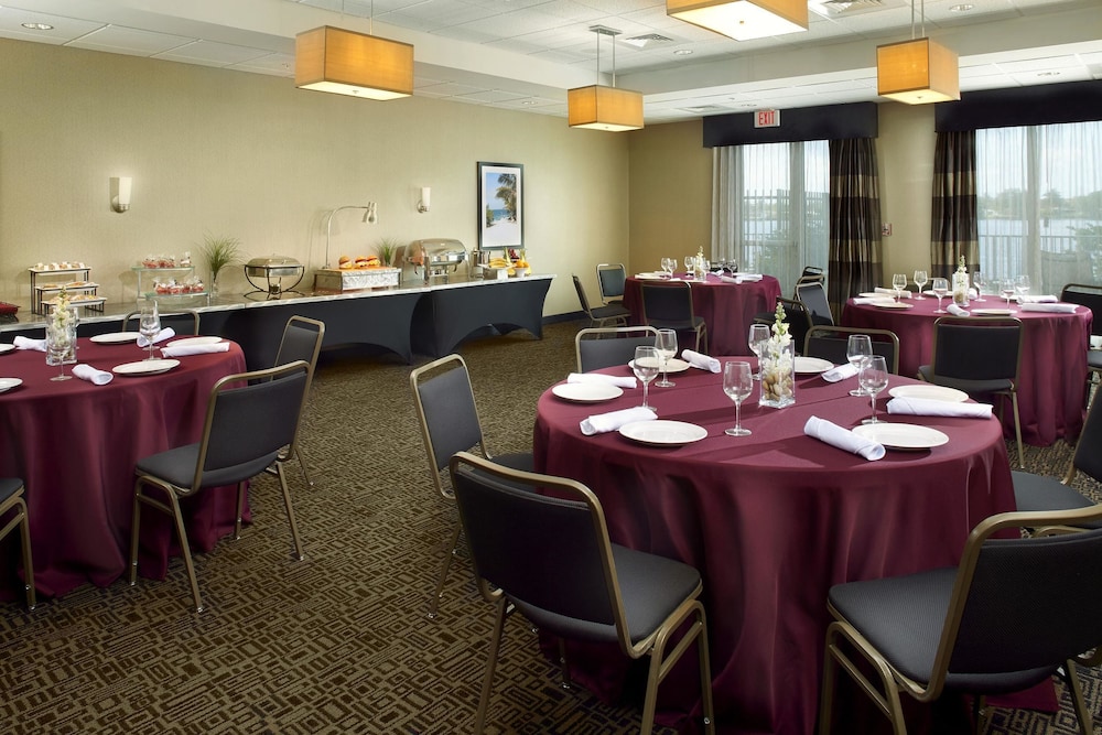 holiday inn express miami airport blue lagoon area by ihg