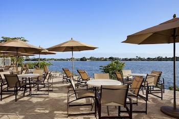 holiday inn express miami airport blue lagoon area by ihg