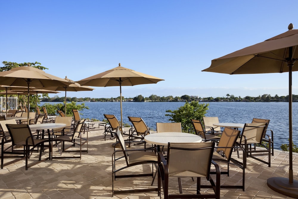 holiday inn express miami airport blue lagoon area by ihg