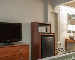 Quality Inn & Suites Near St. Louis And I-255,Collinsville>>Cahokia,3 star