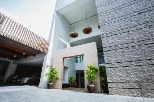 kc beach club and pool villas