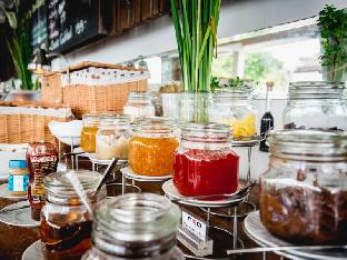 kc beach club and pool villas