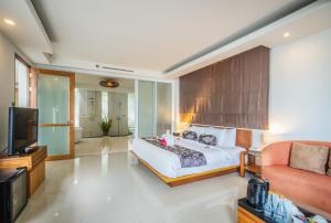 kc beach club and pool villas