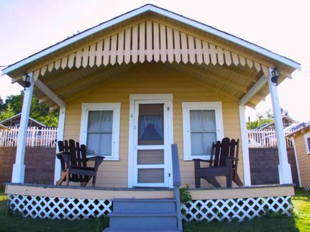 half moon motel and cottages