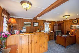 half moon motel and cottages