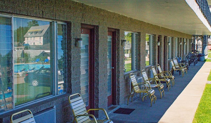 half moon motel and cottages