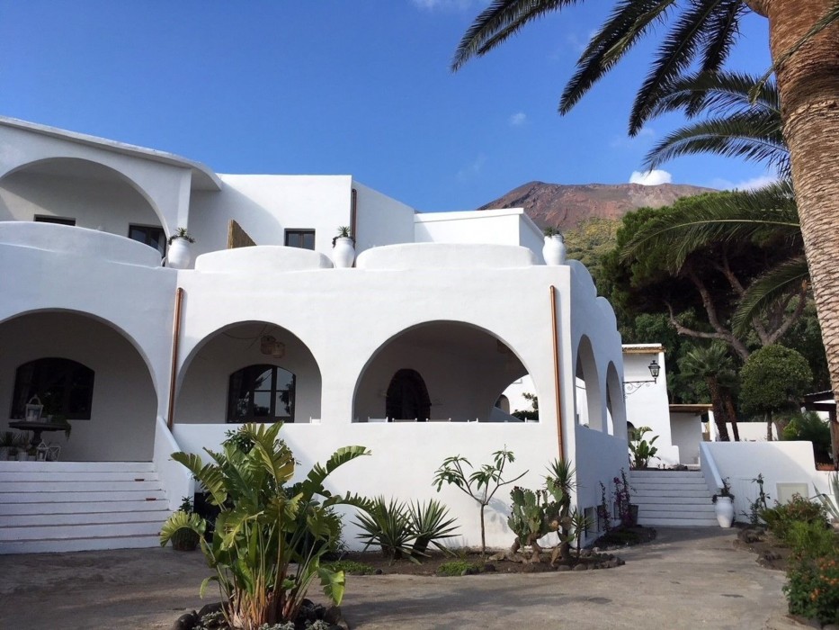 La Sciara,Catania>>Aeolian Islands,4 star