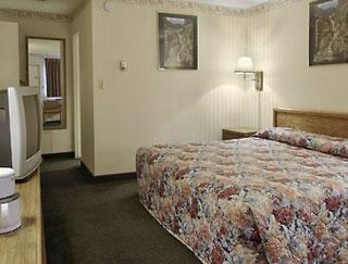 Howard Johnson By Wyndham Colorado Springs,El Paso County>>Colorado Springs,2 star