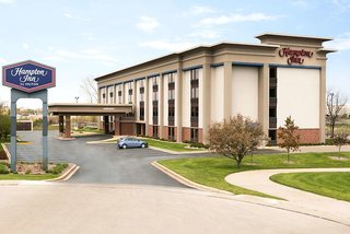 hampton inn appleton fox river mall area