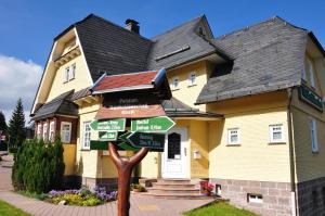 Gaststätte & Pension Waldschlösschen,Near Exotarium Oberhof,3 star