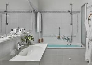 hotel schloss lebenberg