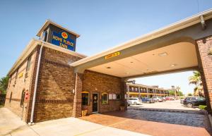 Home Place Inn,Westbury>>Houston,2 star